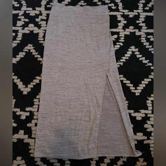 Medium Wilfred midi skirt. - Picture 1 of 4